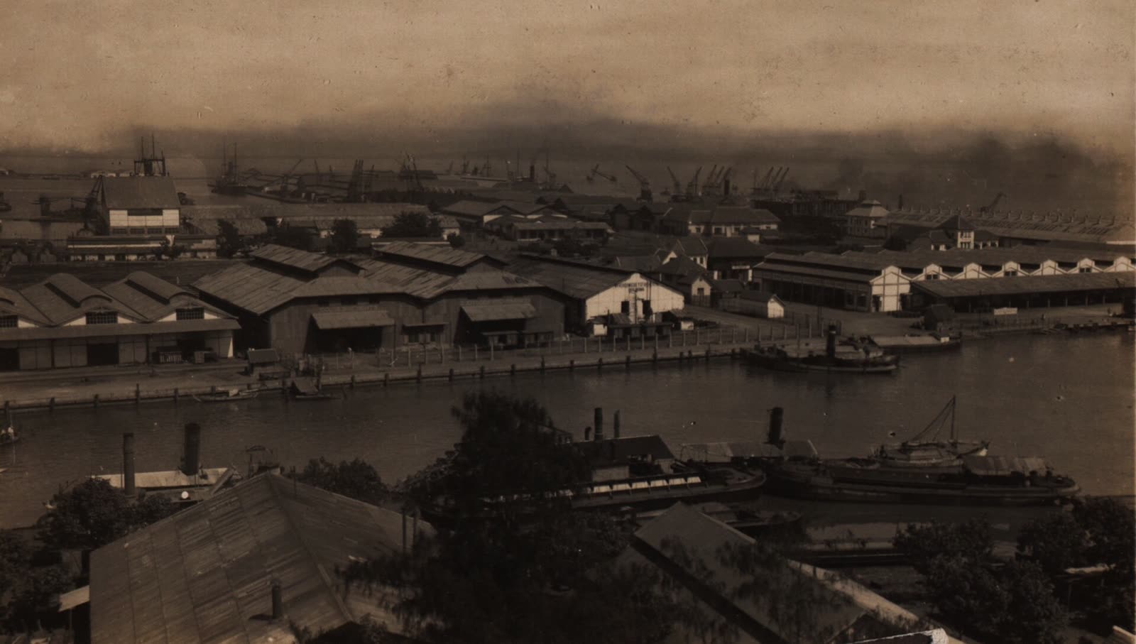 Pelabuhan Tanjung Perak, Surabaya, sekitar 1930